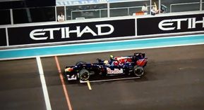 Livebild eines Red Bull Piloten in Abu Dhabi