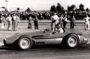 Juan Manuel Fangio in seinem Maserati