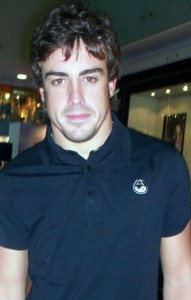 Fernando Alonso mit schwarzem Shirt