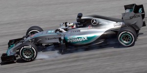 Lewis Hamilton verbremst sich